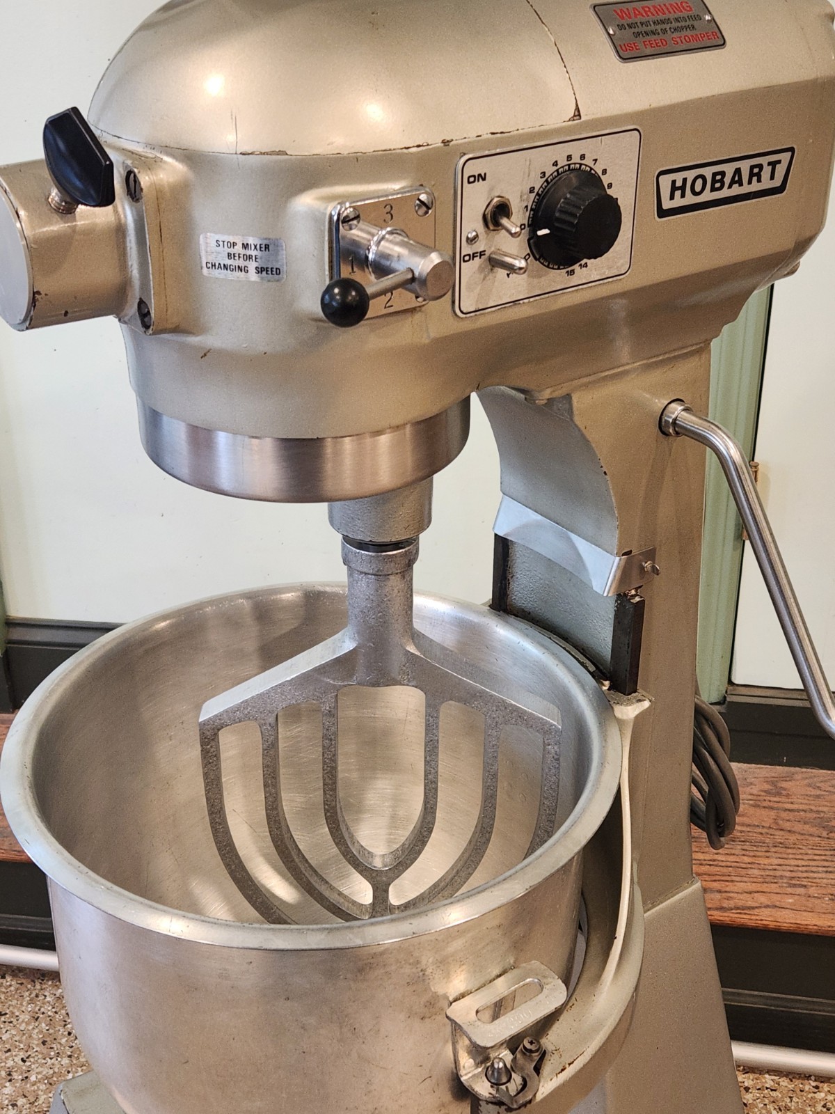 Hobart Classic A-200FT, 20 Quart Floor Mixer, Bowl, Beater & Timer – REFURBISHED