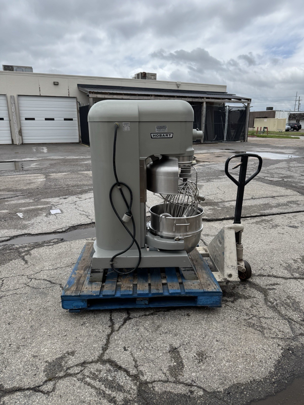 Hobart H600T, 60qt Mixer w/ Attachments & Stainless Steel Bowl 3PH