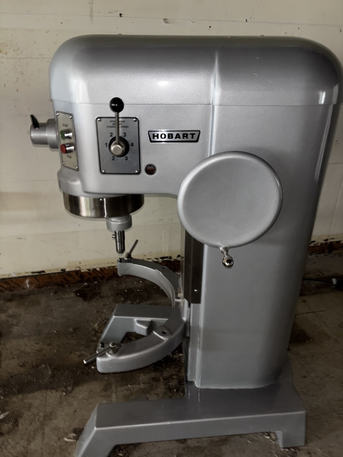 REFURBISHED 60 Quart Hobart H600 Mixer 208V 3 Ph 1.5 HP WITH ATTACHMENTS AND ++
