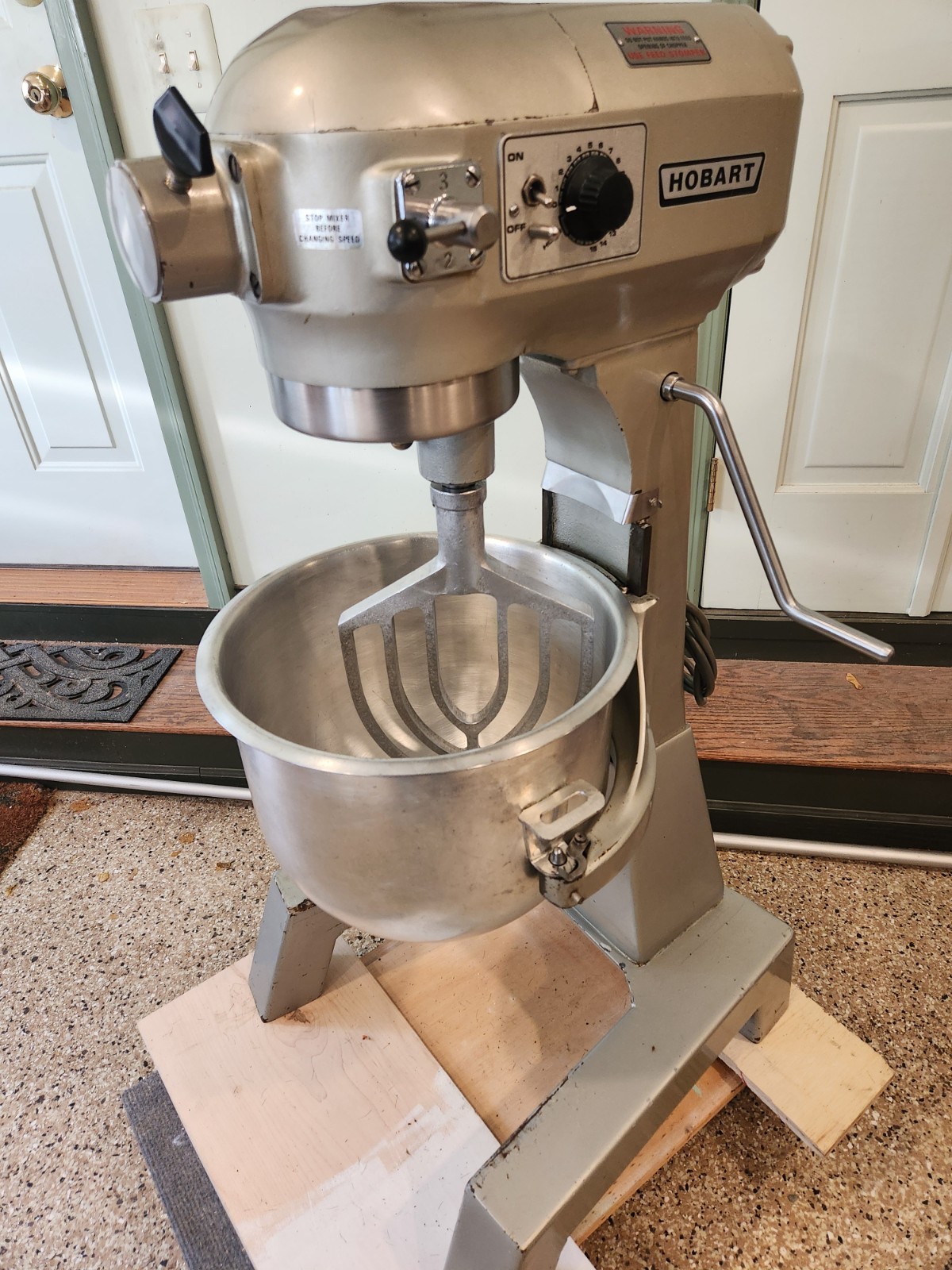 Hobart Classic A-200FT, 20 Quart Floor Mixer, Bowl, Beater & Timer – REFURBISHED
