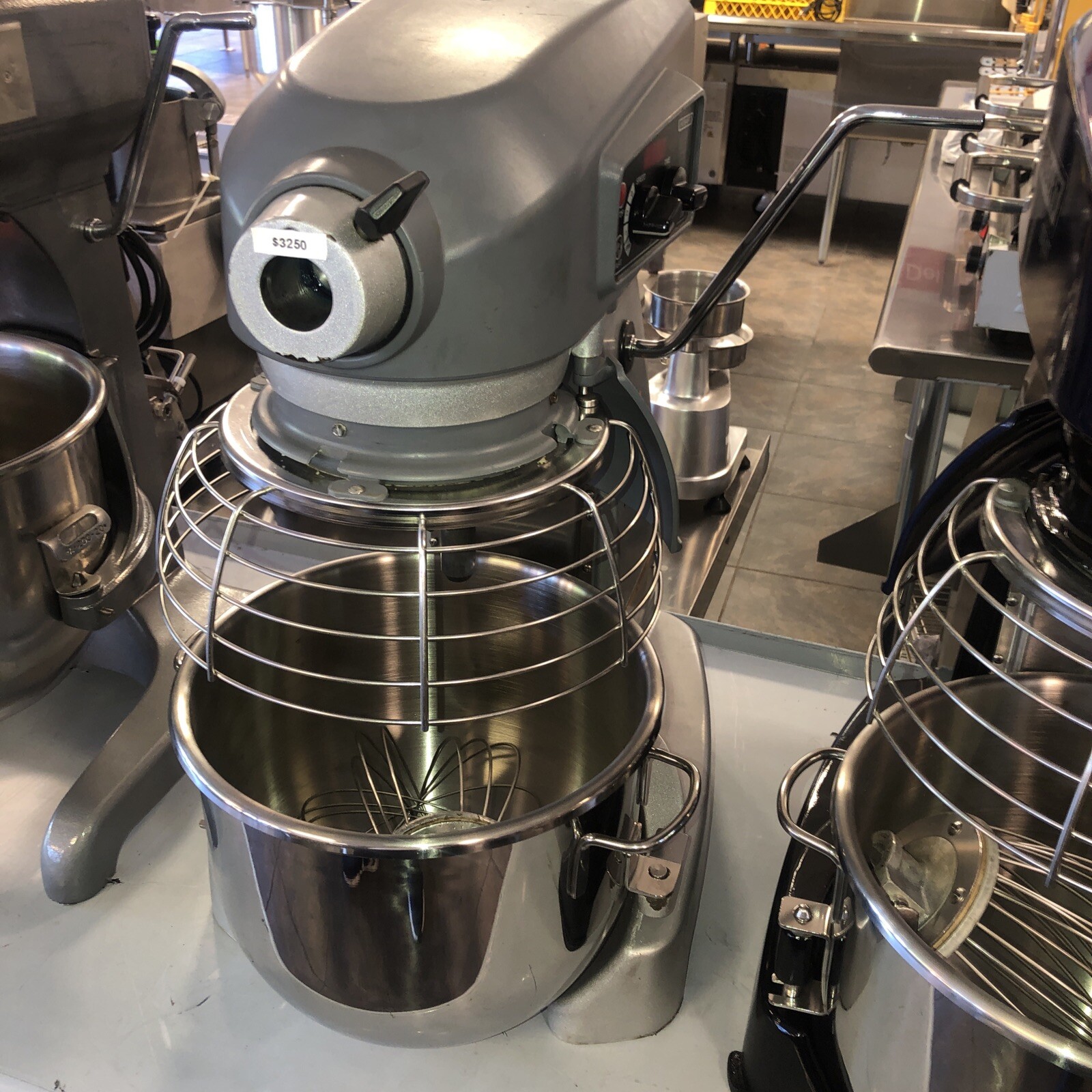 Hobart HL200 Legacy 20-Quart 3-Speed All-Purpose Commercial Mixer With Whip 200V