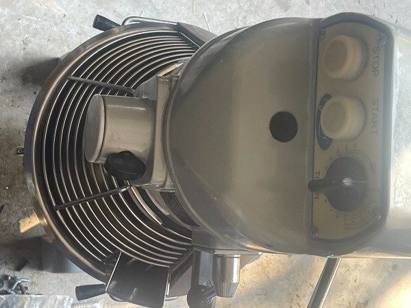 Globe SP20 Mixer w/ 20 quart bowl and 1 Attachment, 110 V – Serial No. 7221940
