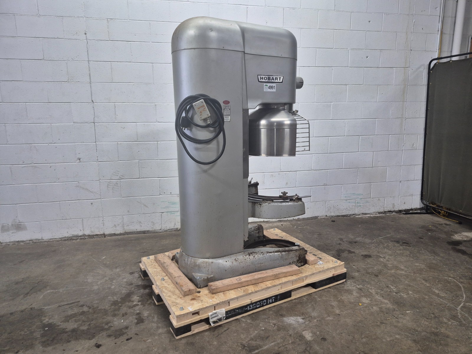 Hobart V1401 140-Quart Planetary Mixer
