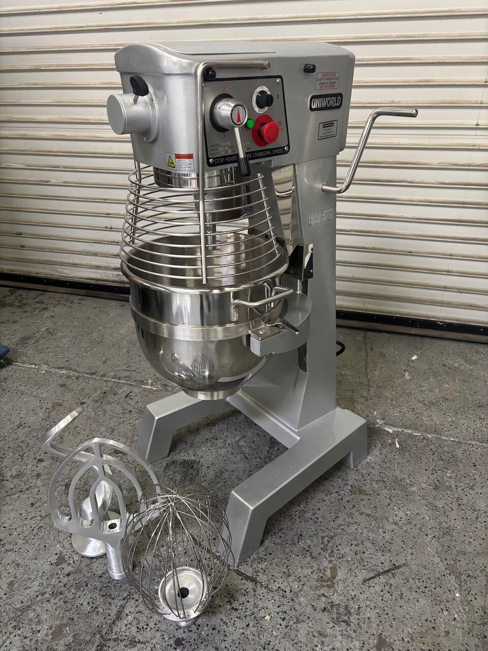 30 Quart Mixer UNIWORLD UPM-30ET w/ Accessories & Timer Qt Dough 2 HP 115V 3842