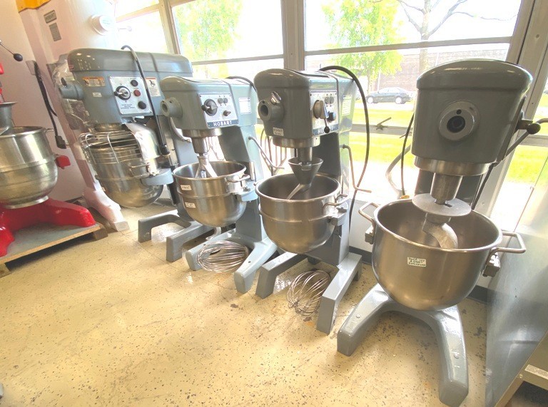 Mixers/ 30 Qt Hobart D-300 w/t 4 Attachments / 1/2 HP Film Attached/115V