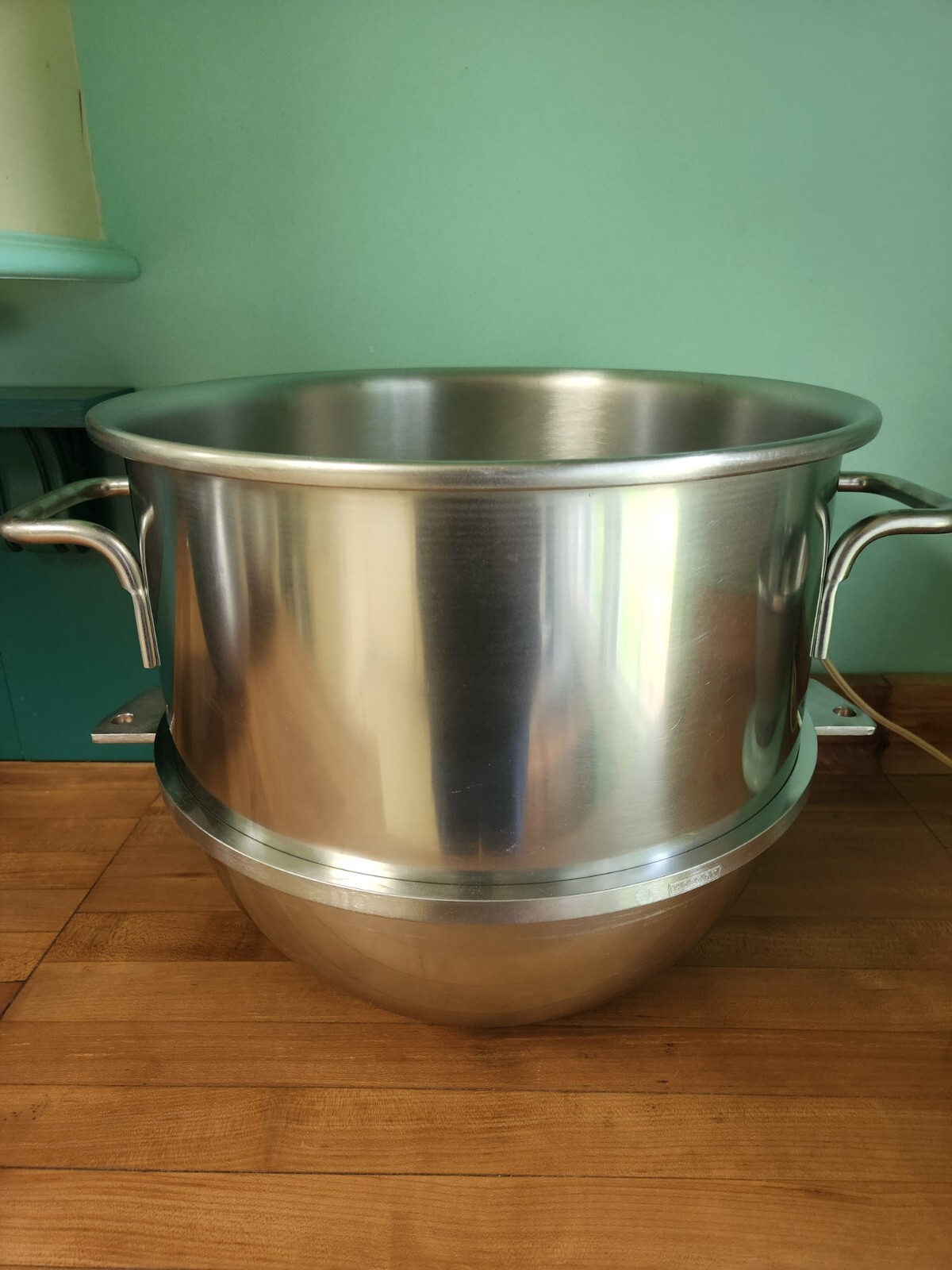 Hobart 30 Qt. Reducer Stainless Bowl VMLHP30 for Classic Mixers 00-295648 – EUC