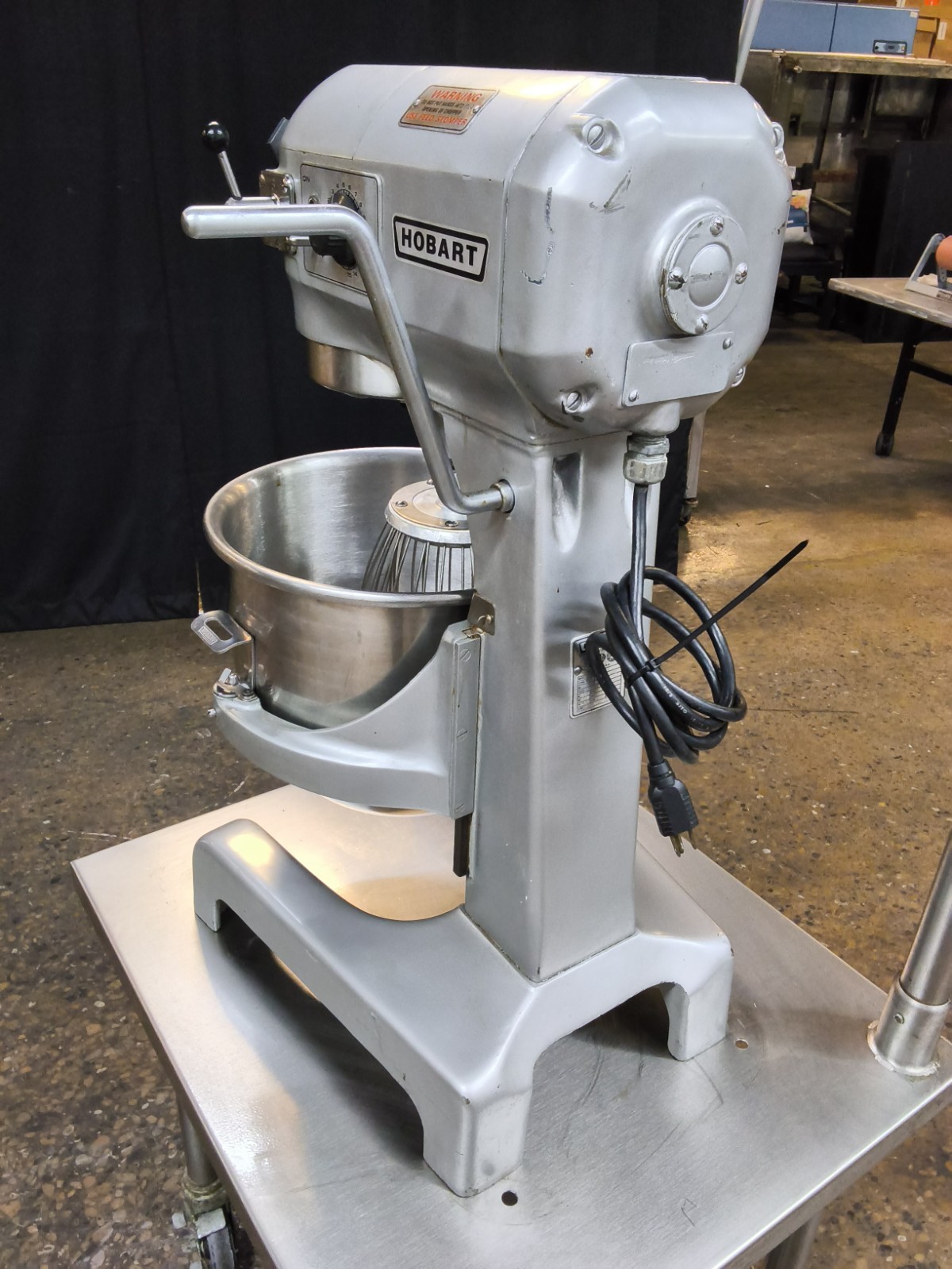 HOBART A-200T 20 QT COUNTERTOP DOUGH MIXER WITH BOWL & WHIP