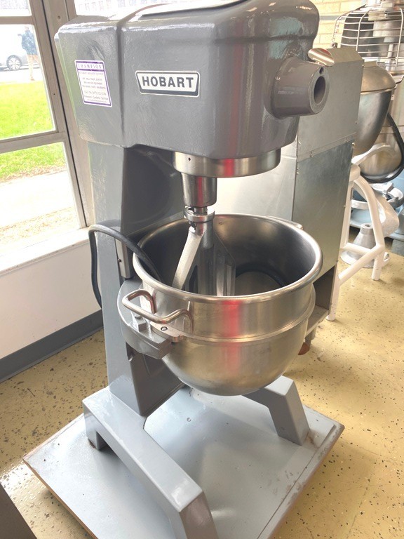 Mixers/ 30 Qt Hobart D-300 T /Planetary Mixer Floor Model /208-220V-3F-2.A