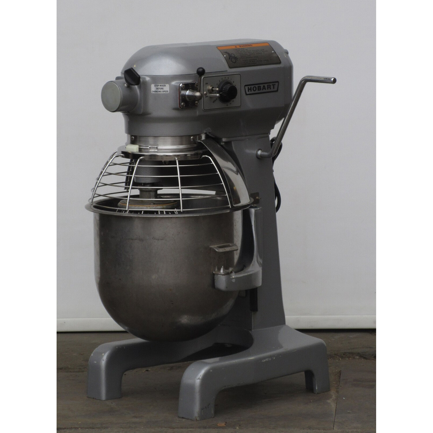 Hobart A200T 20 Qt Mixer, Bowl And 2 Attachments Included