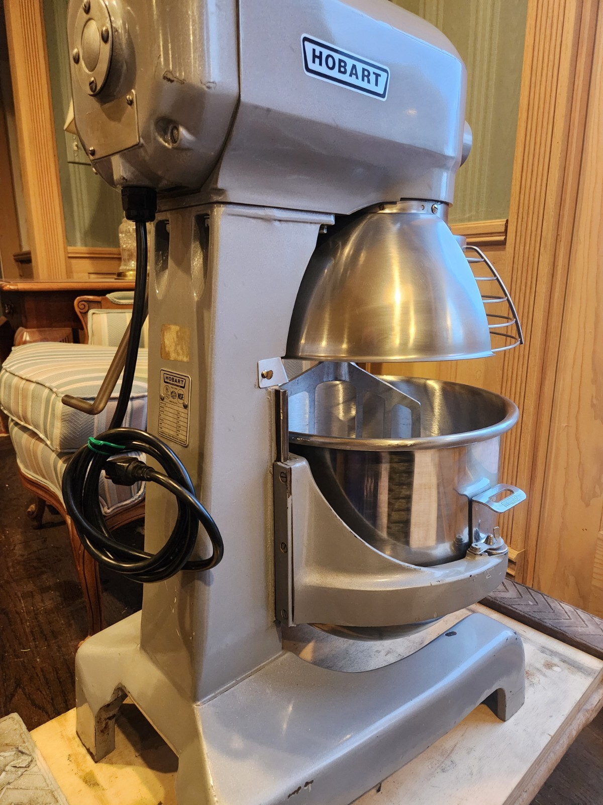 Hobart Classic A-200T, 20 Quart Mixer, Bowl, Beater & Safety Cage – REFURBISHED