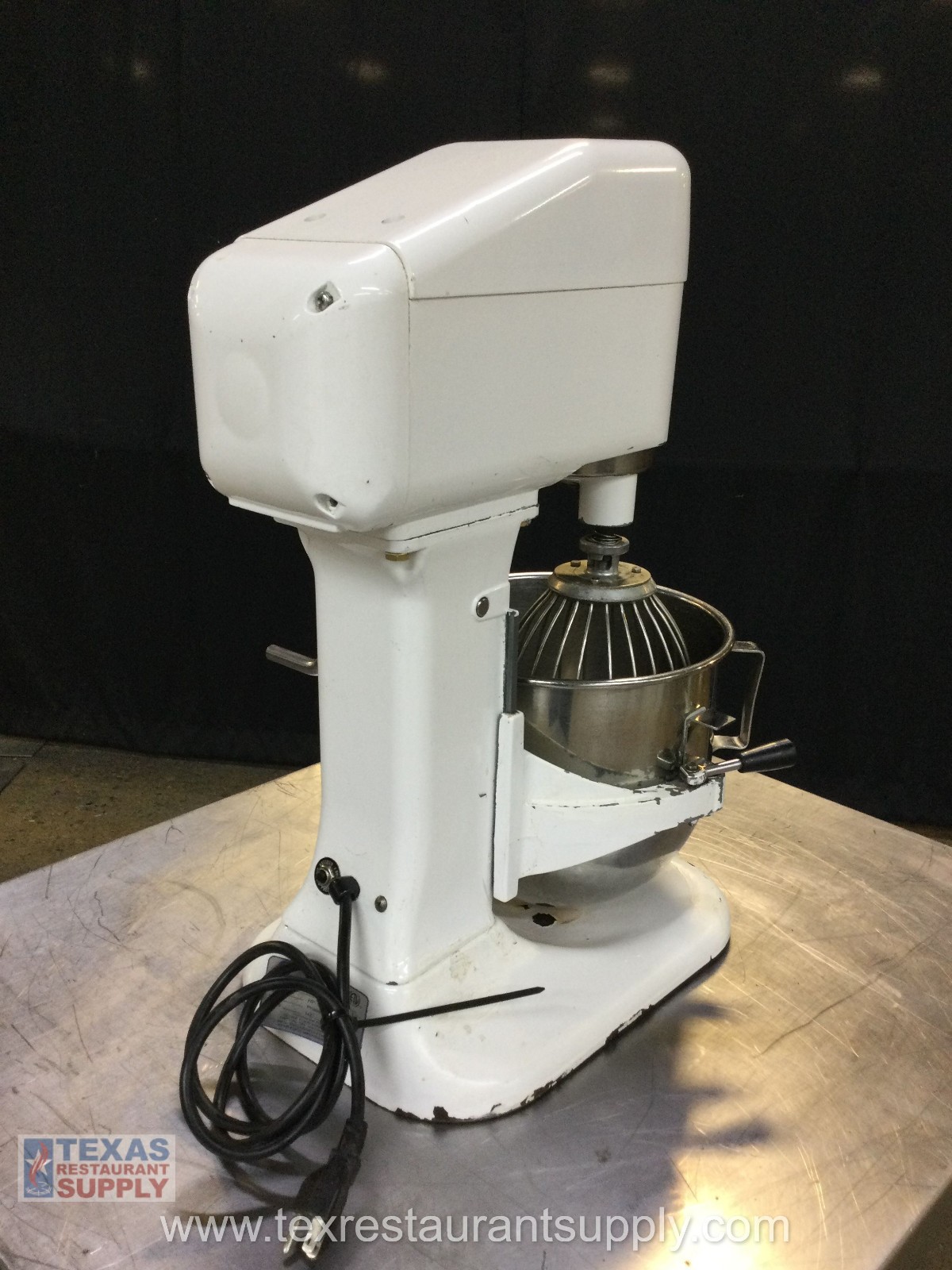 Globe SP8, 8 Qt Countertop Mixer With Bowl 3 Attachment