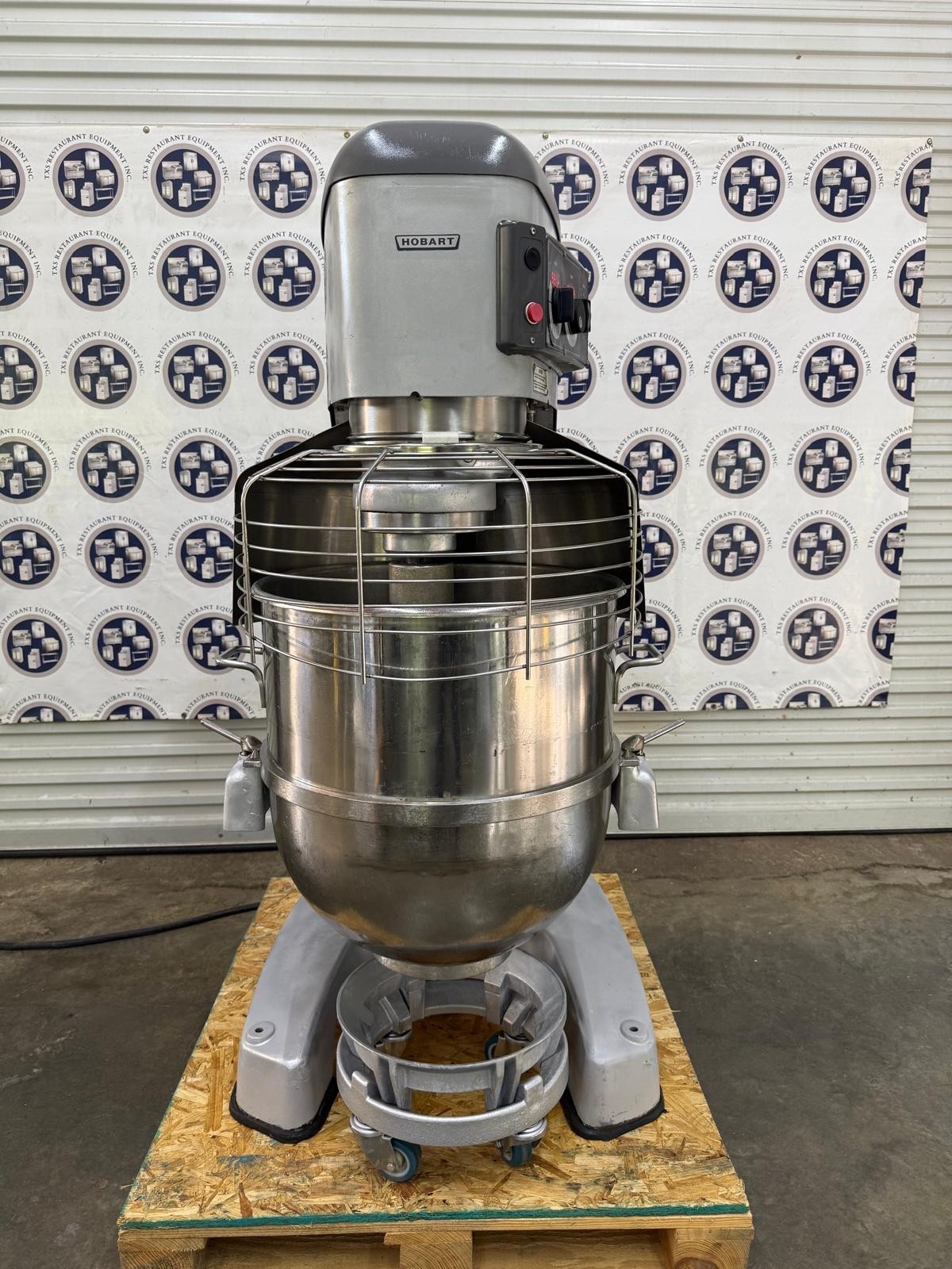 Hobart Legacy HL1400-N 140 Qt. Planetary Floor Mixer with Guard – 240V, 3 Phase,