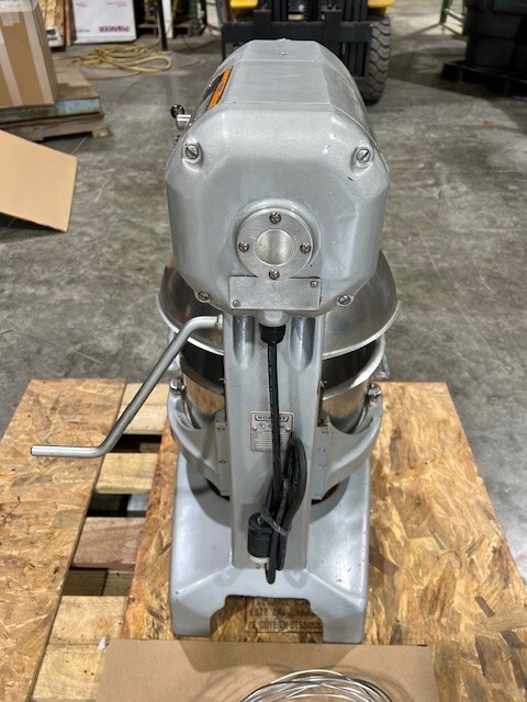 Hobart A200T 20 Quart Commercial Mixer With Bowl Guard & Three Attachments, 115V