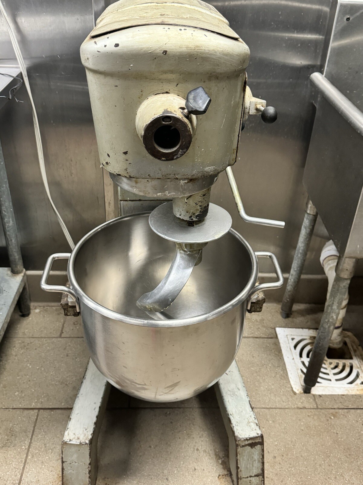 Hobart 20qt hobart D300 Mixer Heavy Duty – Excellent Condition – BISSC Certified