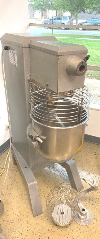 Mixers/ 30 Qts. UNIVEX Model SRM30 / 30 qt/ 4 Attachments / 4 Speed 115V