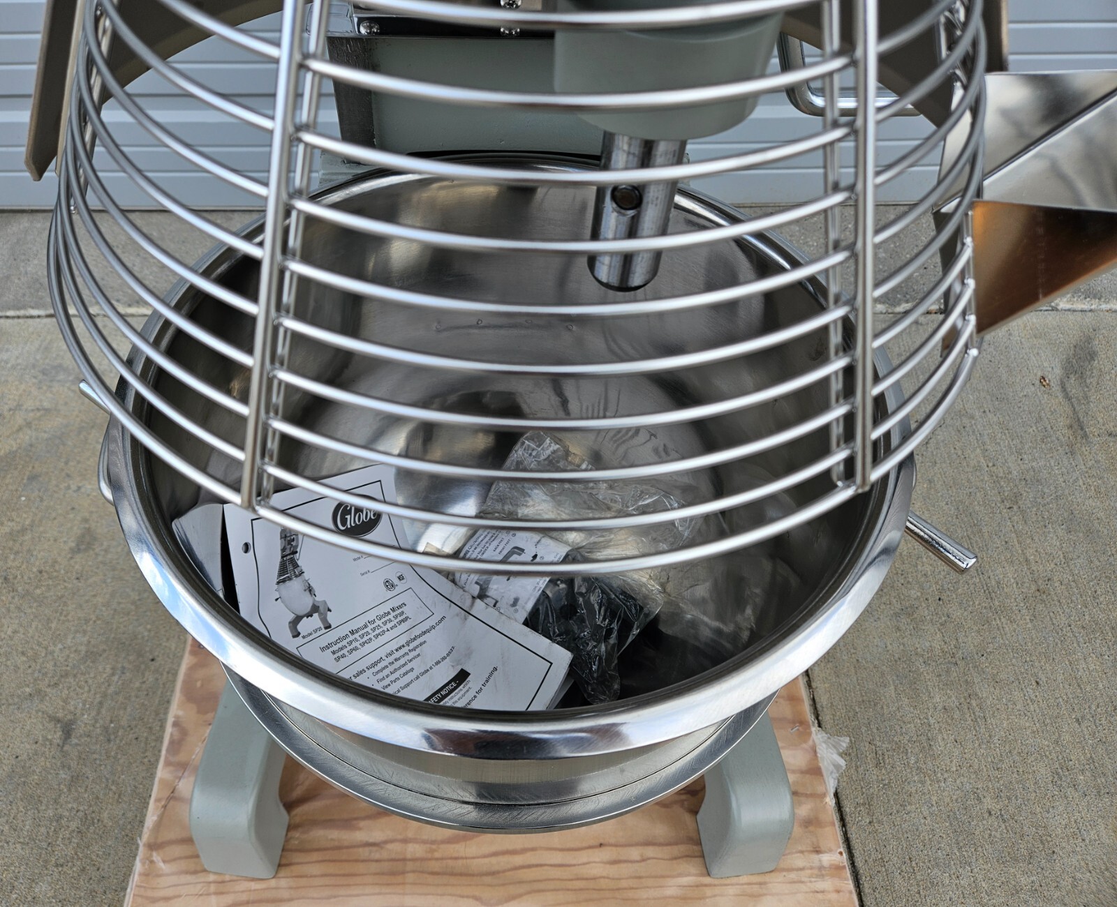 Globe SP30 Gear Driven 30 Qt. Commercial Planetary Floor Mixer – 115V – 1 HP