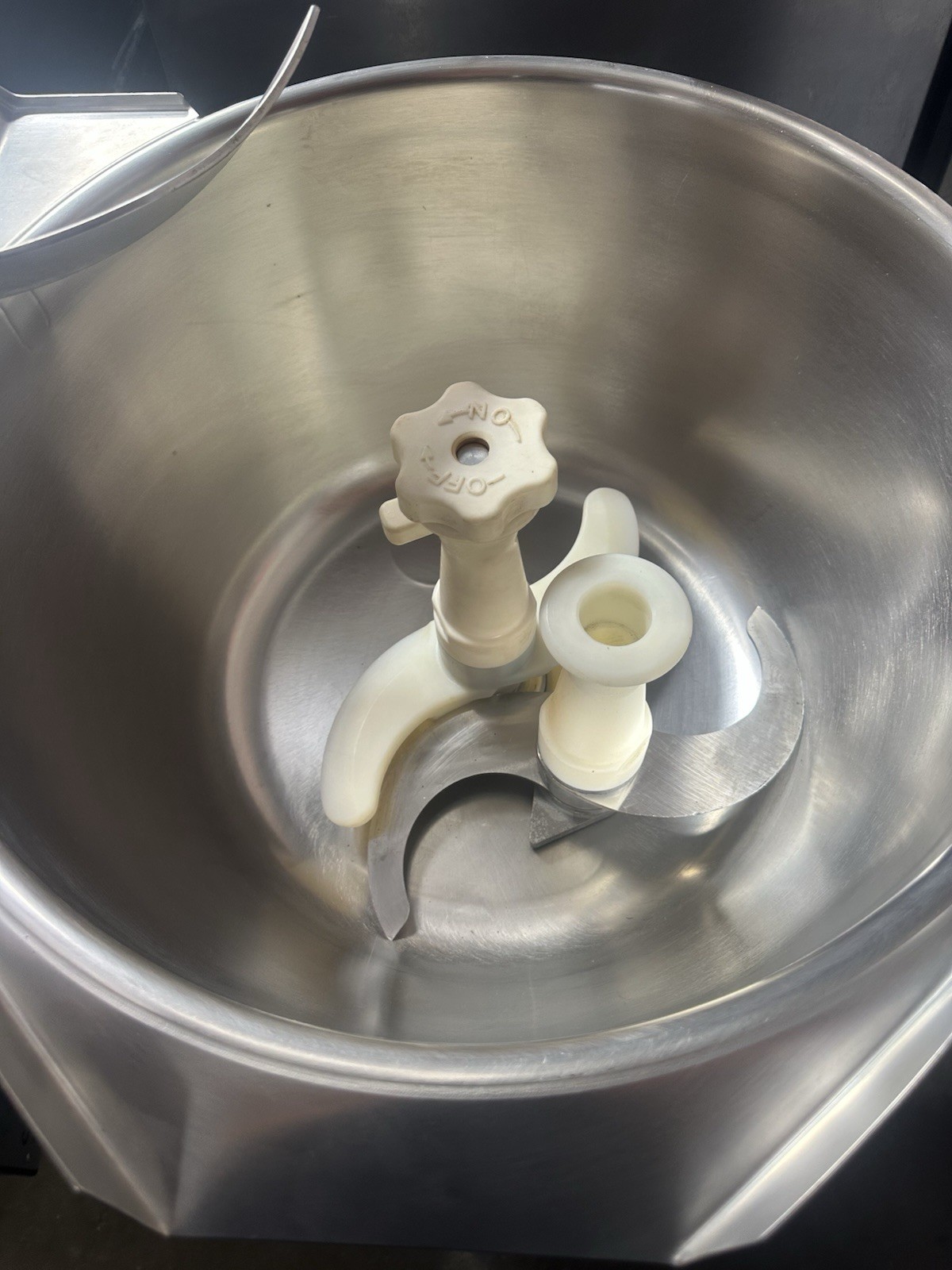 Hobart HCM-450 Vertical Cutter Mixer Food Processor Pizza Cheese Salads Salsa