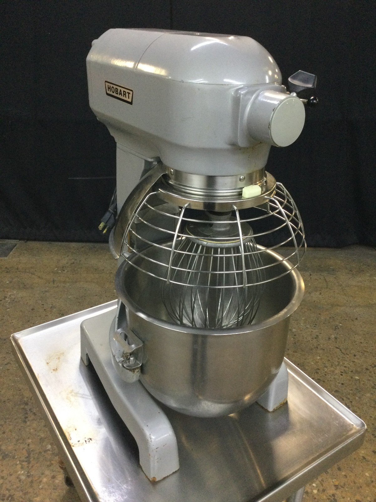 Hobart A-200T Countertop 20 Qt Dough Mixer With Guard Bowl 1 Attachment