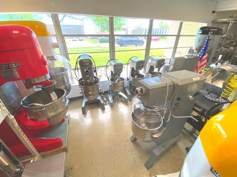 Mixers/ 30 Qt Hobart D-300 T /Planetary Mixer Floor Model /208-220V-3F-2.A