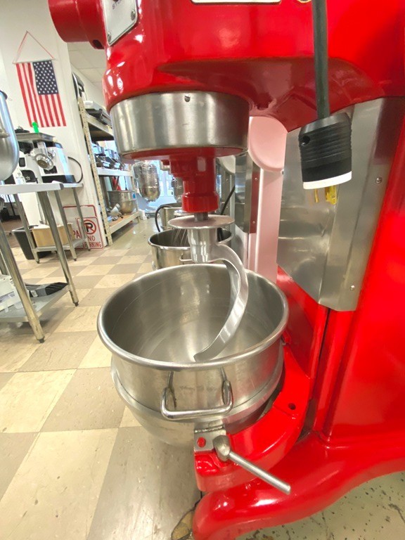 Mixers/ 60 Qt / Hobart H-600 / Mixer Red /w/t 4 Attachments/ 230V-1F-11A / 1-HP