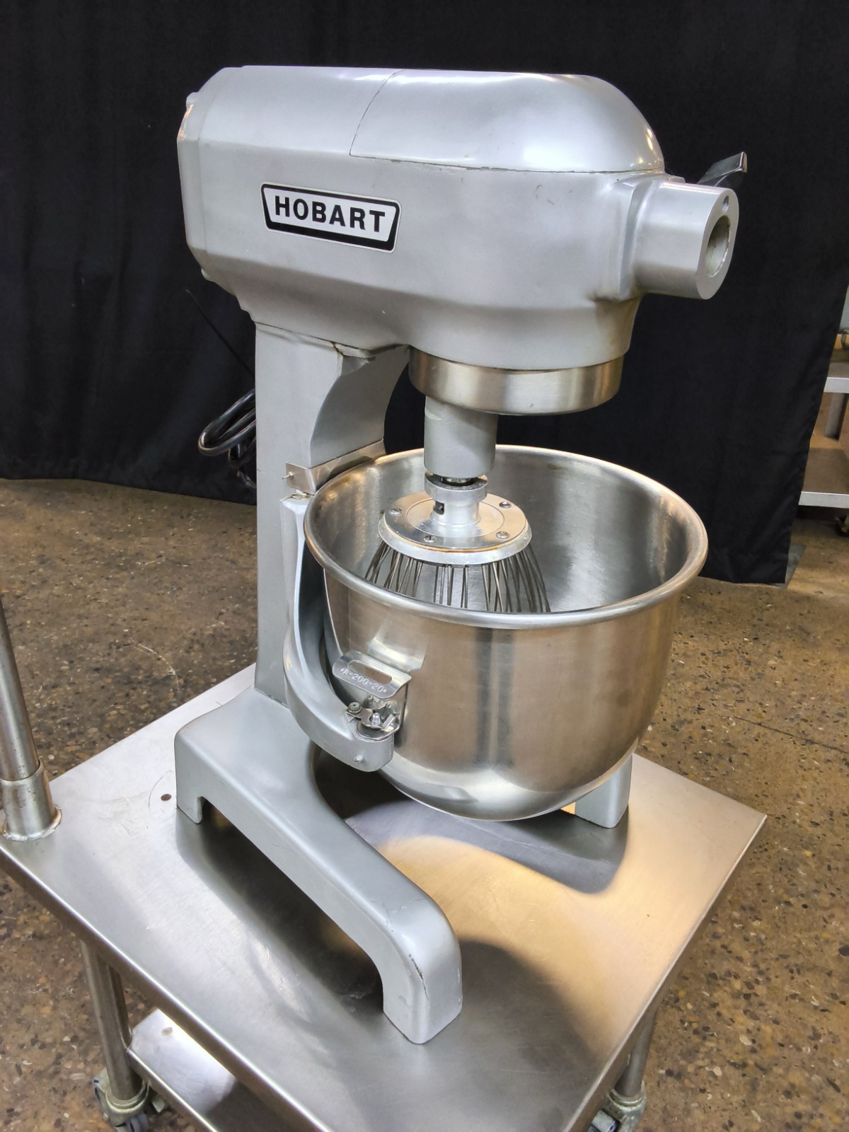 HOBART A-200T 20 QT COUNTERTOP DOUGH MIXER WITH BOWL & WHIP