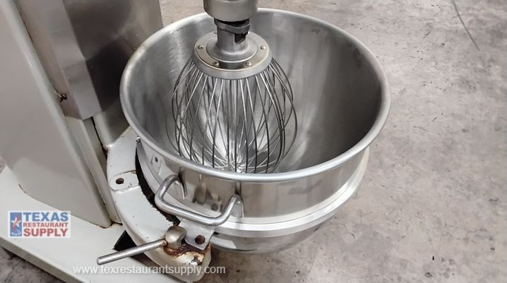 Hobart H600T 60 Qt Bakery Pizza Dough Mixer with Bowl and 1 Attachment