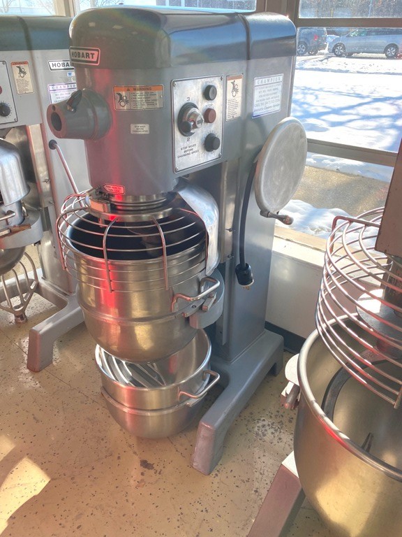 Mixers/ 40-30 Hobart D-340-T / HP-1.1/2 w/ 5 Attachments 2 Bowls / 208V-3F