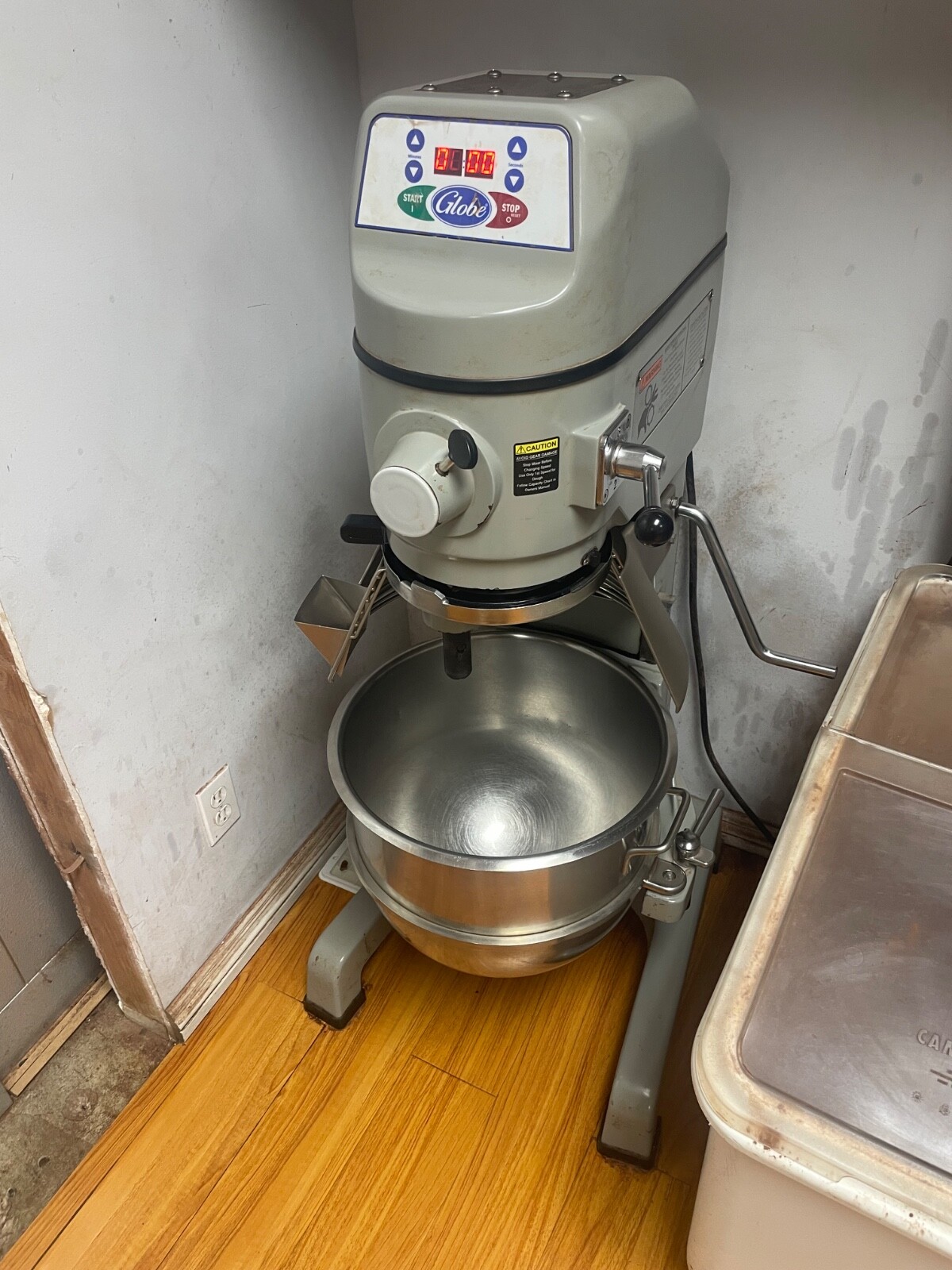 Globe SP30 Mixer Planetary Gear Driven 30 Quart, 115V, 1Ph