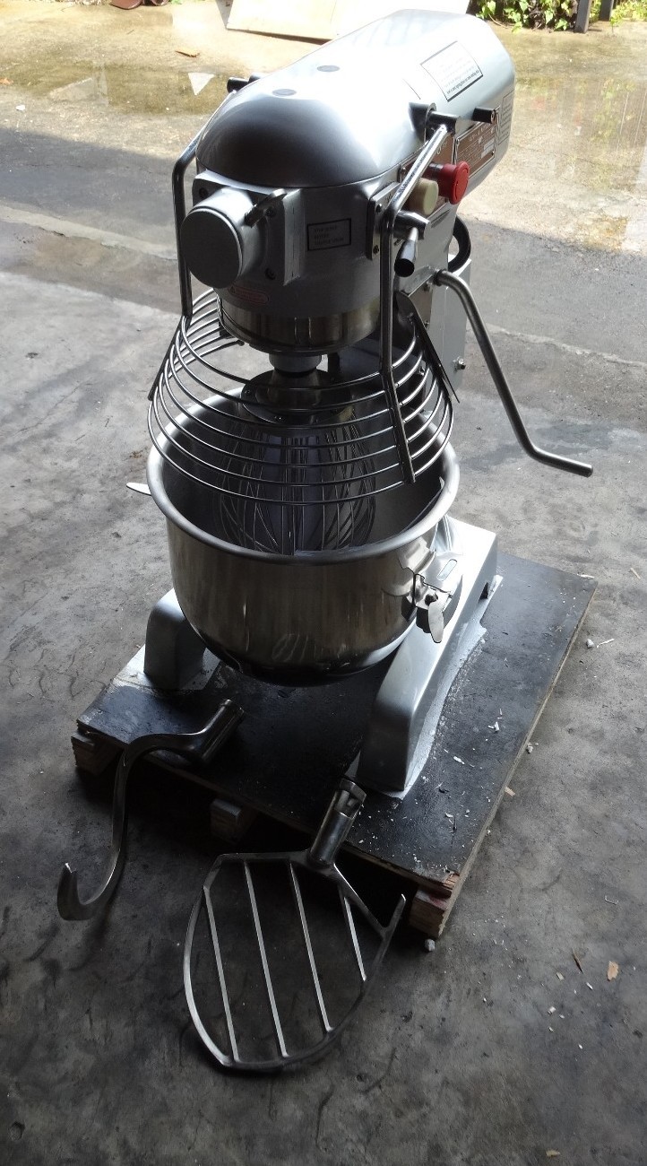 New Commercial 20 QT Mixer with 3 S/S Attachments