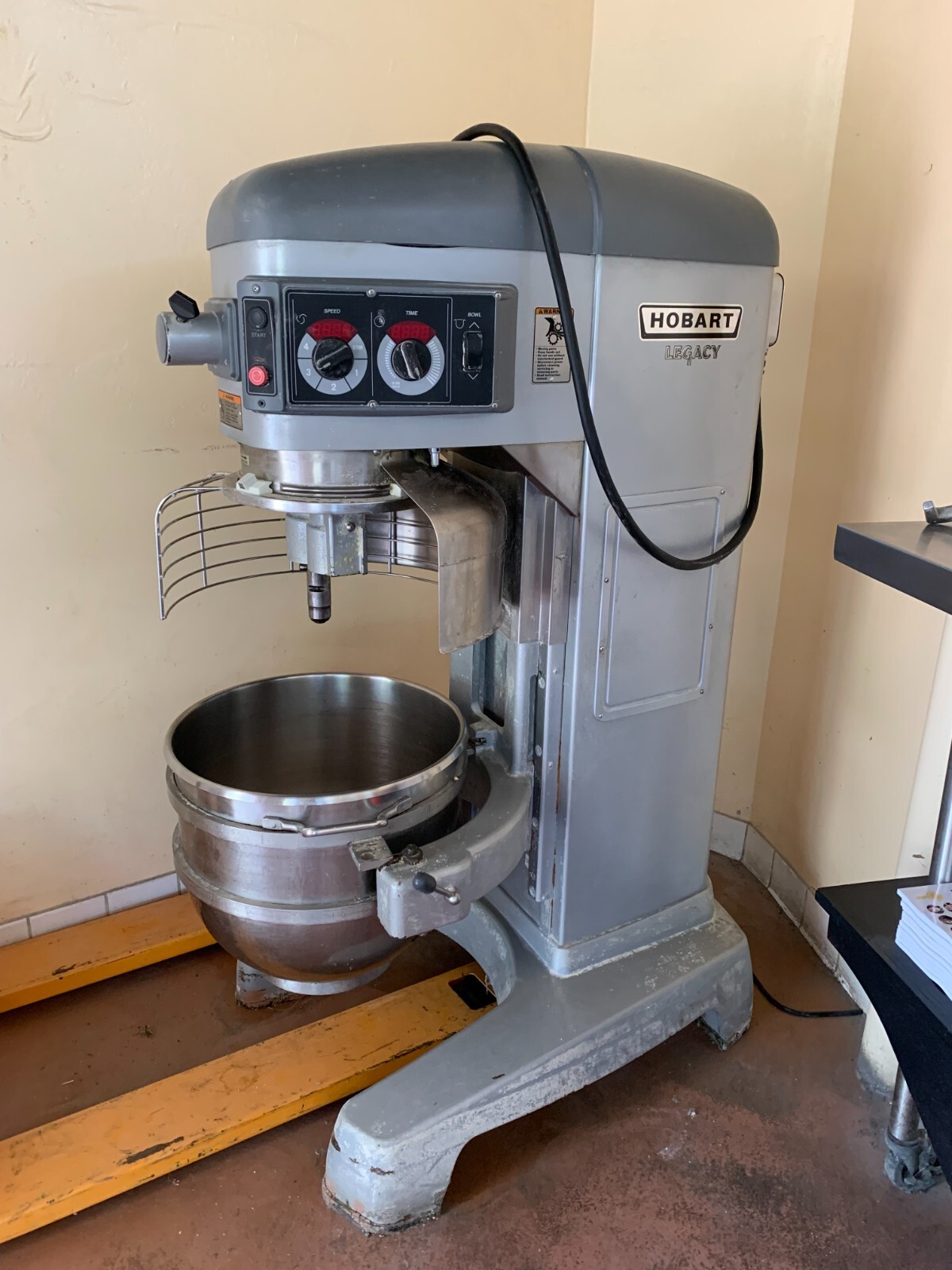 Hobart Legacy 60qt Mixer HL600 + Bowl, Spiral Hook & Wire Whip