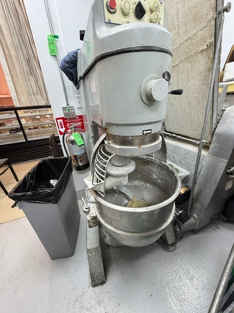 Globe SP80 80 Qt Commercial Planetary Mixer – Includes Bowl & Dough Hook