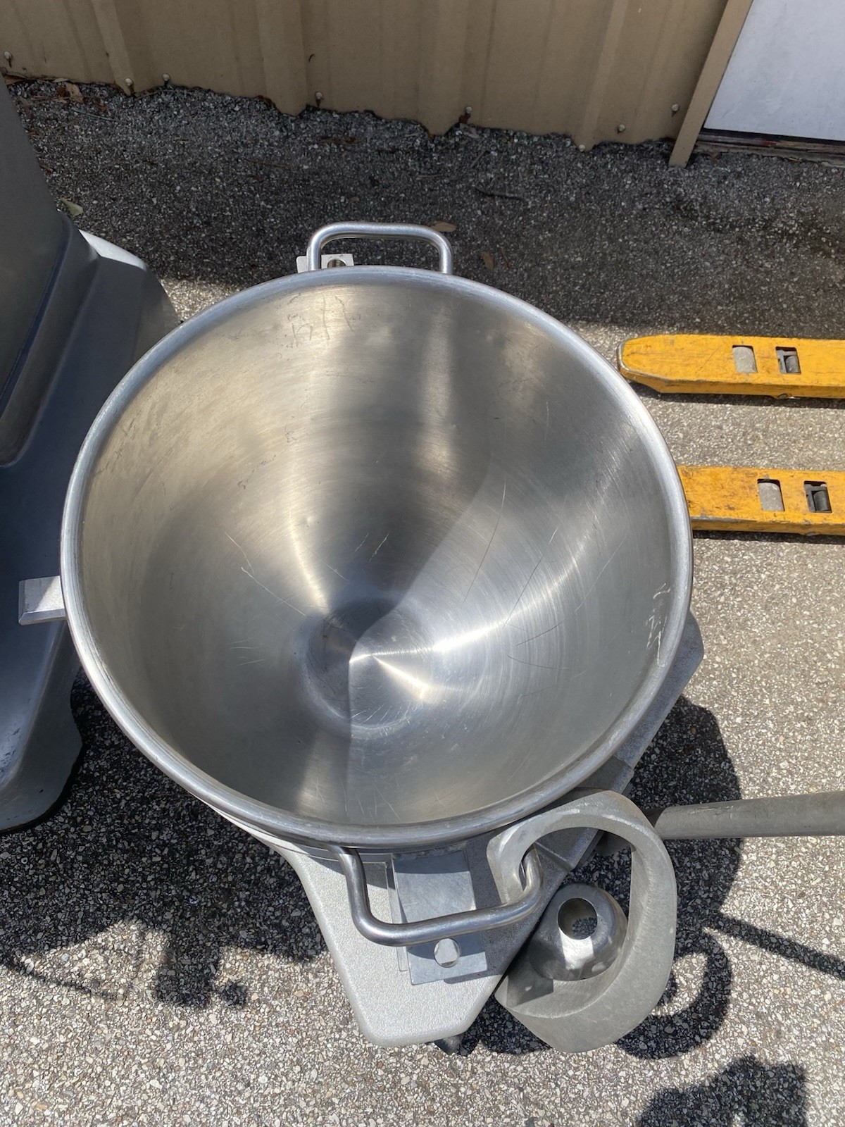 Hobart Legacy HL600 60 QT. Mixer 1 or 3 phase, 200-240V READ DESCRIPTION