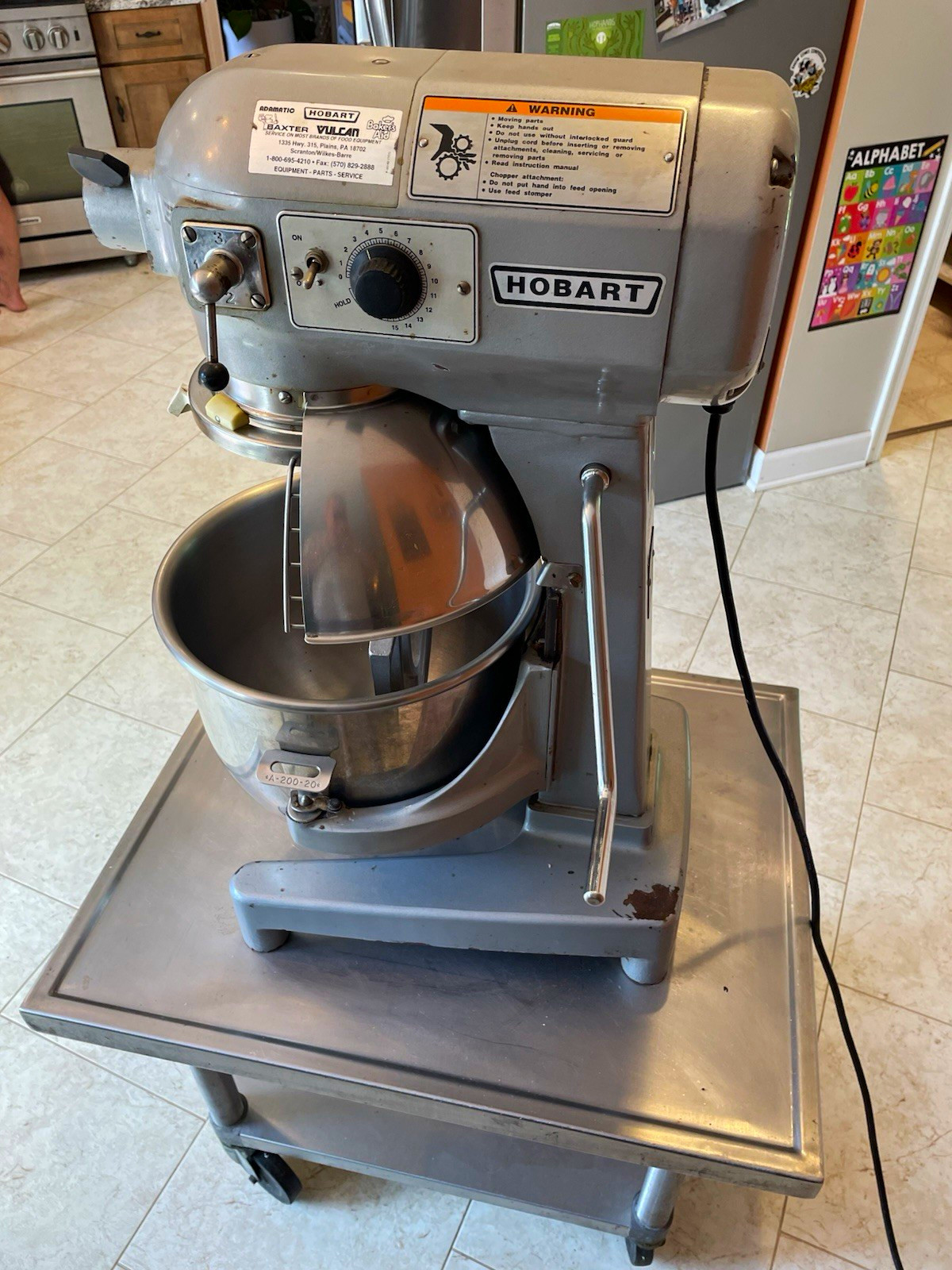 Hobart A200 20QT Commercial mixer 3 Spd w/ Bowl Guard, Bowl, Paddle, Whip & cart