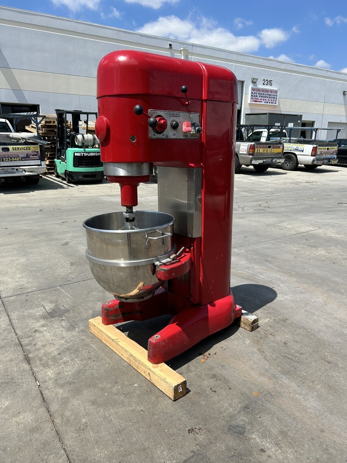 Hobart 80 Qt M-802 Mixer With Stainless Steel Bowl and Paddle