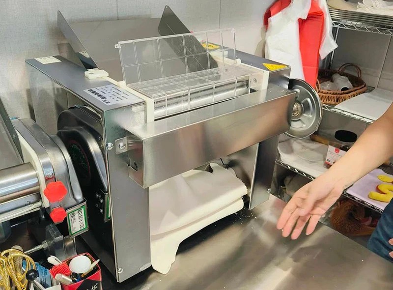 Electric Pasta Roller Benchtop Commercial Automatic Pasta Roller 220V