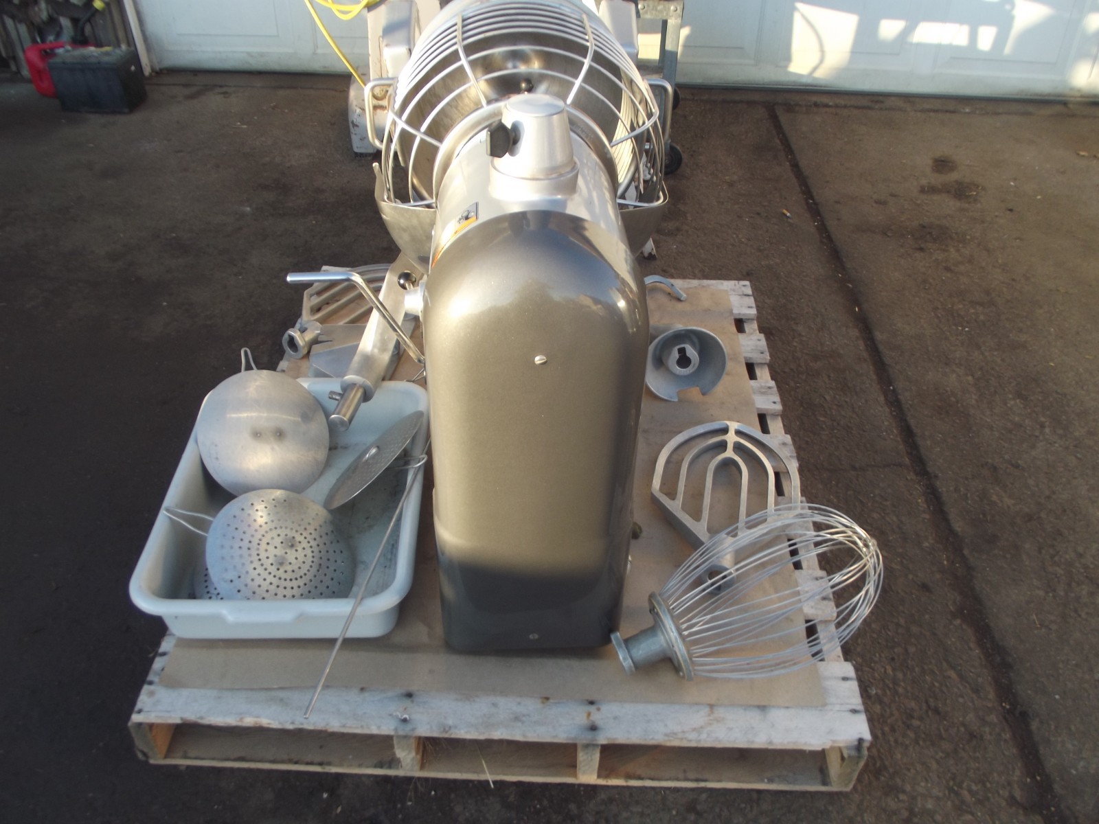 hobart mixer D-340 3 phase ( it needs to get gone)