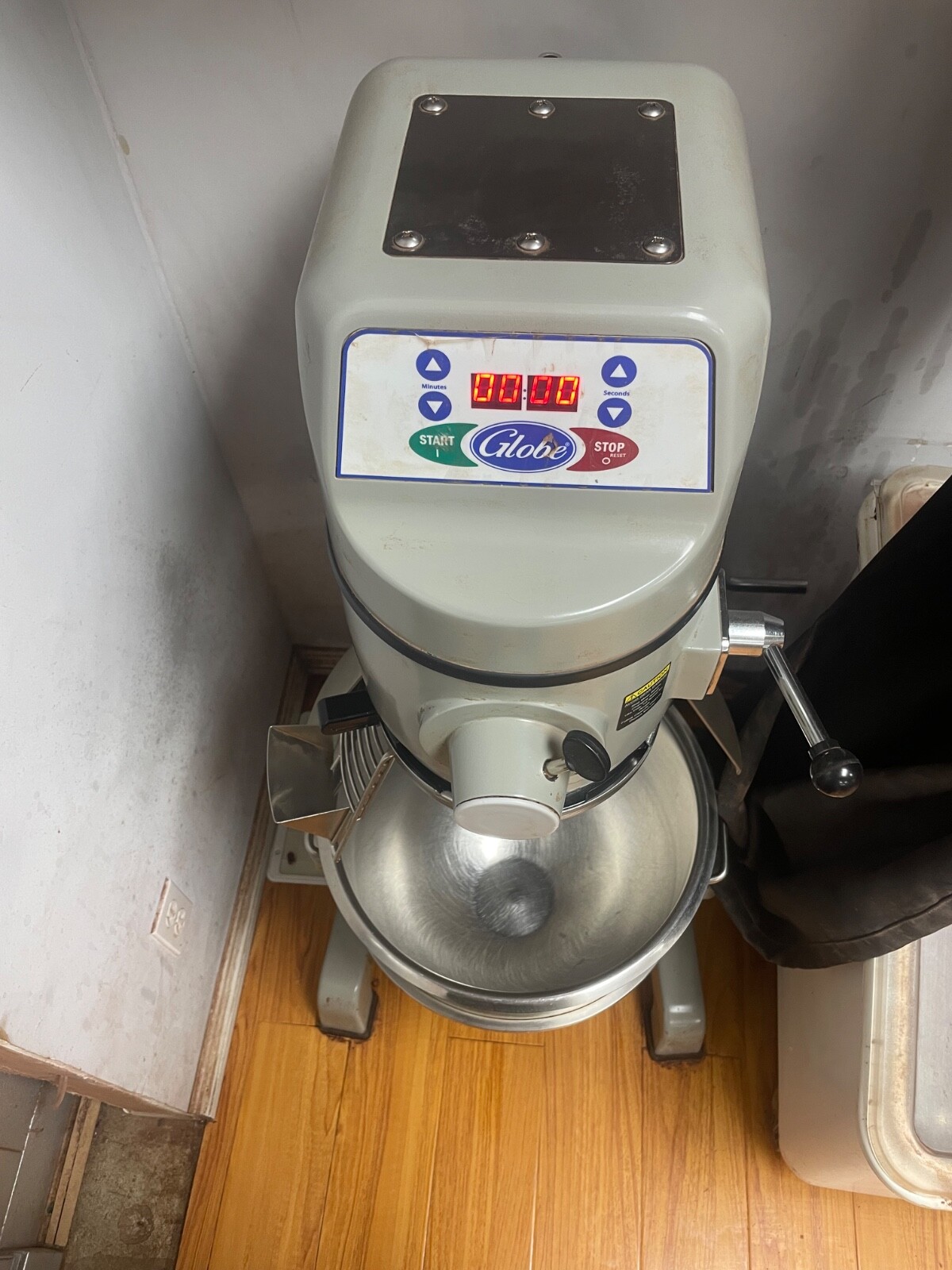 Globe SP30 Mixer Planetary Gear Driven 30 Quart, 115V, 1Ph