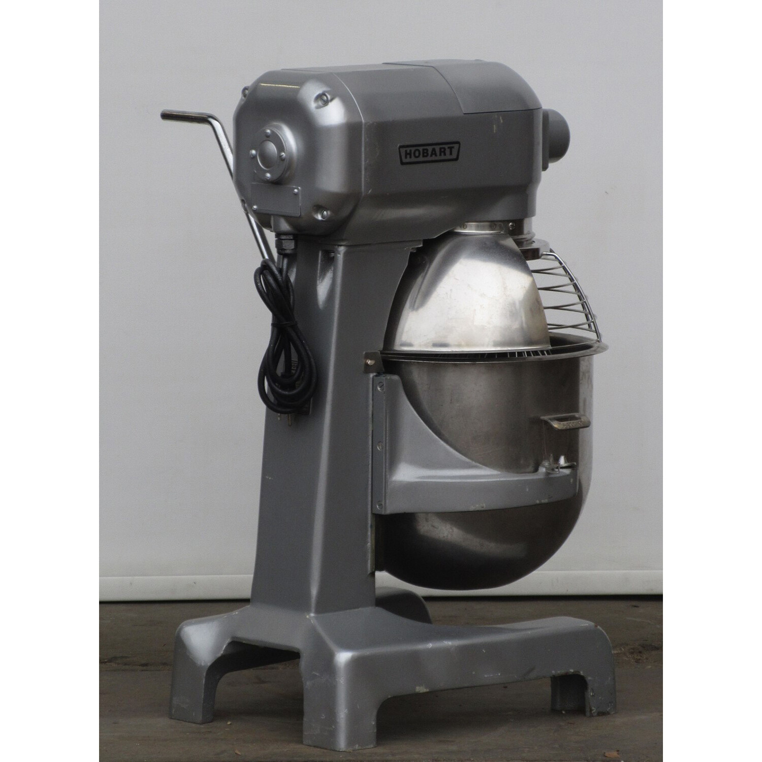 Hobart A200T 20 Qt Mixer, Bowl And 2 Attachments Included