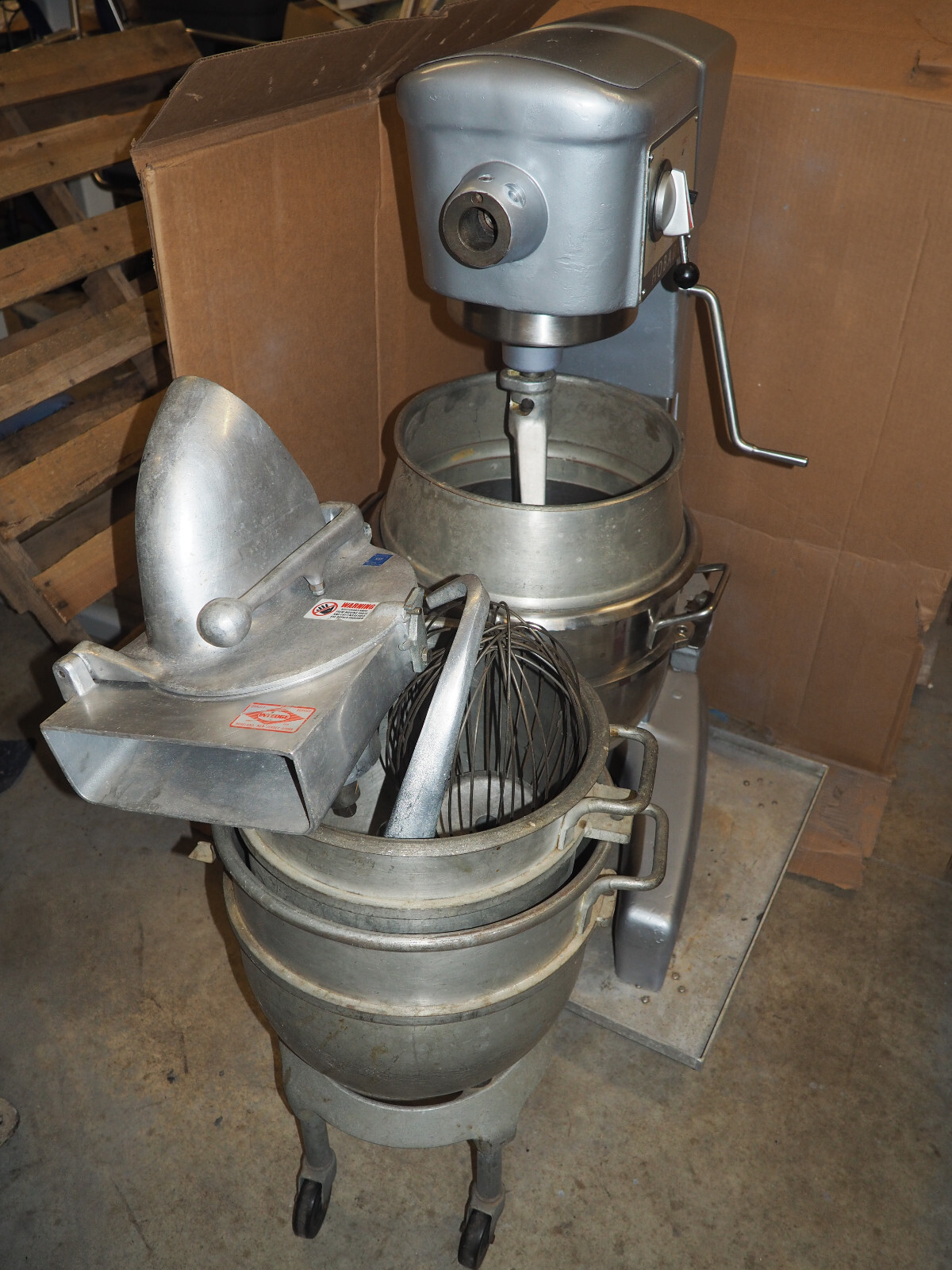 HOBART D300 30 Quart MIXER NICE 3 Bowls, Hook, Whip, Paddle, Pelican, Dolly