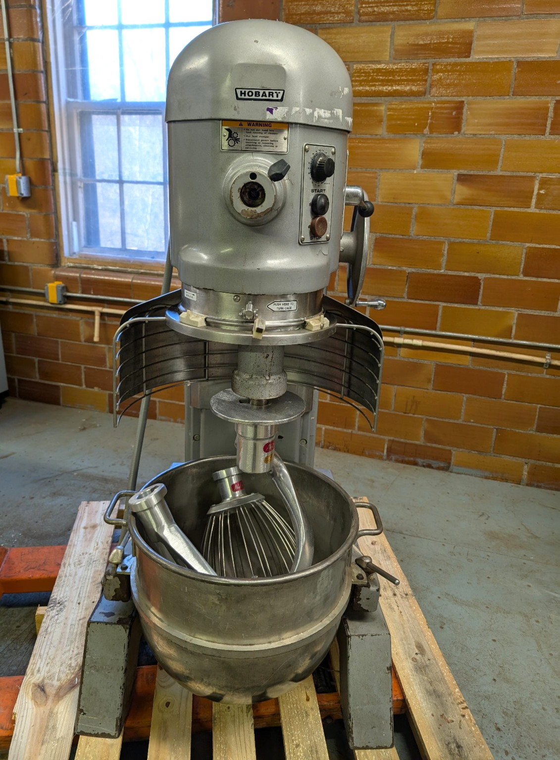 Hobart H600 60 Quart Commercial Planetary Mixer w/ Bowl, Whisk, Paddle & Hook