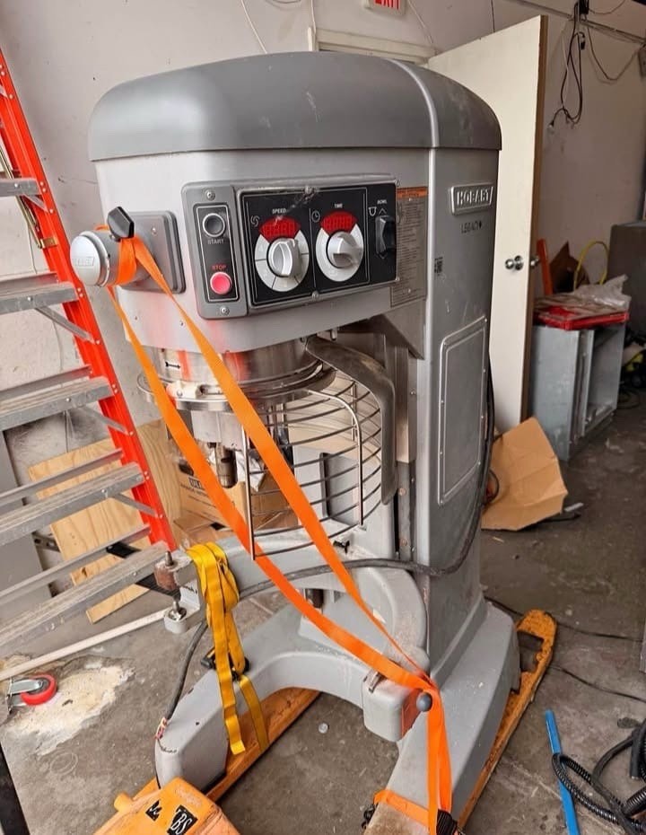 2023 Hobart HL600 mixer 60qt with attachments