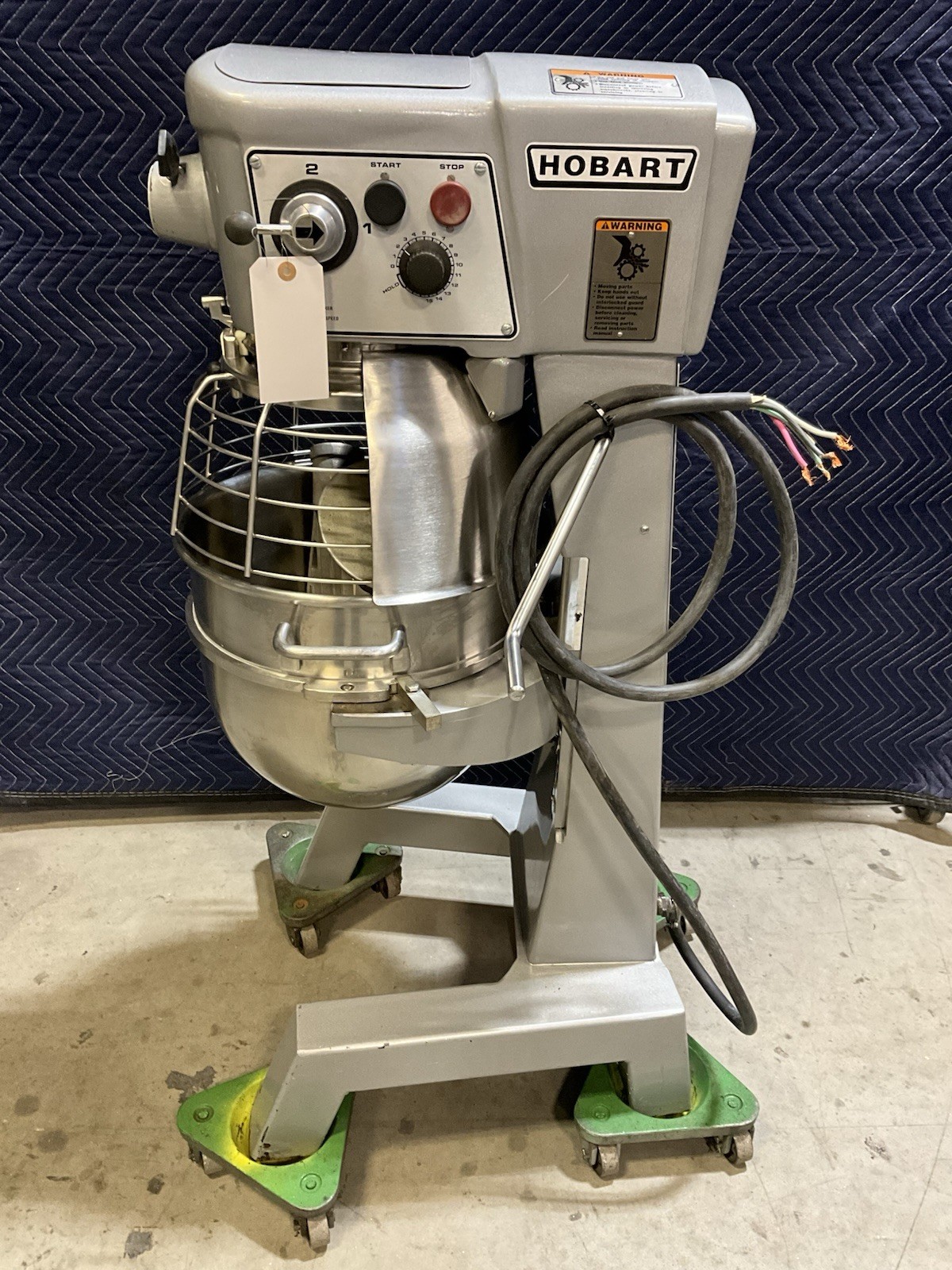 HOBART MIXER 30 Quart D-300T W/ Stainless Bowl, Hook, Paddle 200v 3phase