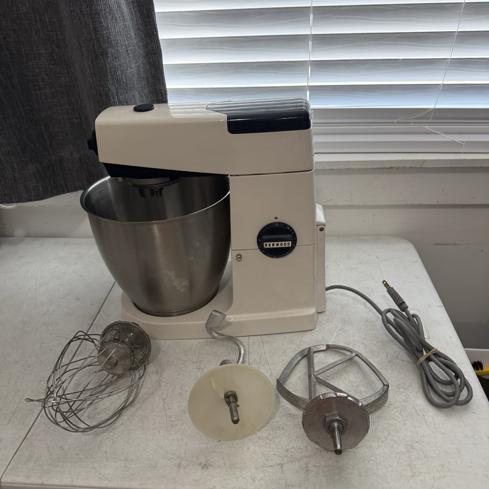 Kenwood Blakeslee Commercial A717 Mixer with Mixing Bowl Whisk Hook & Paddle