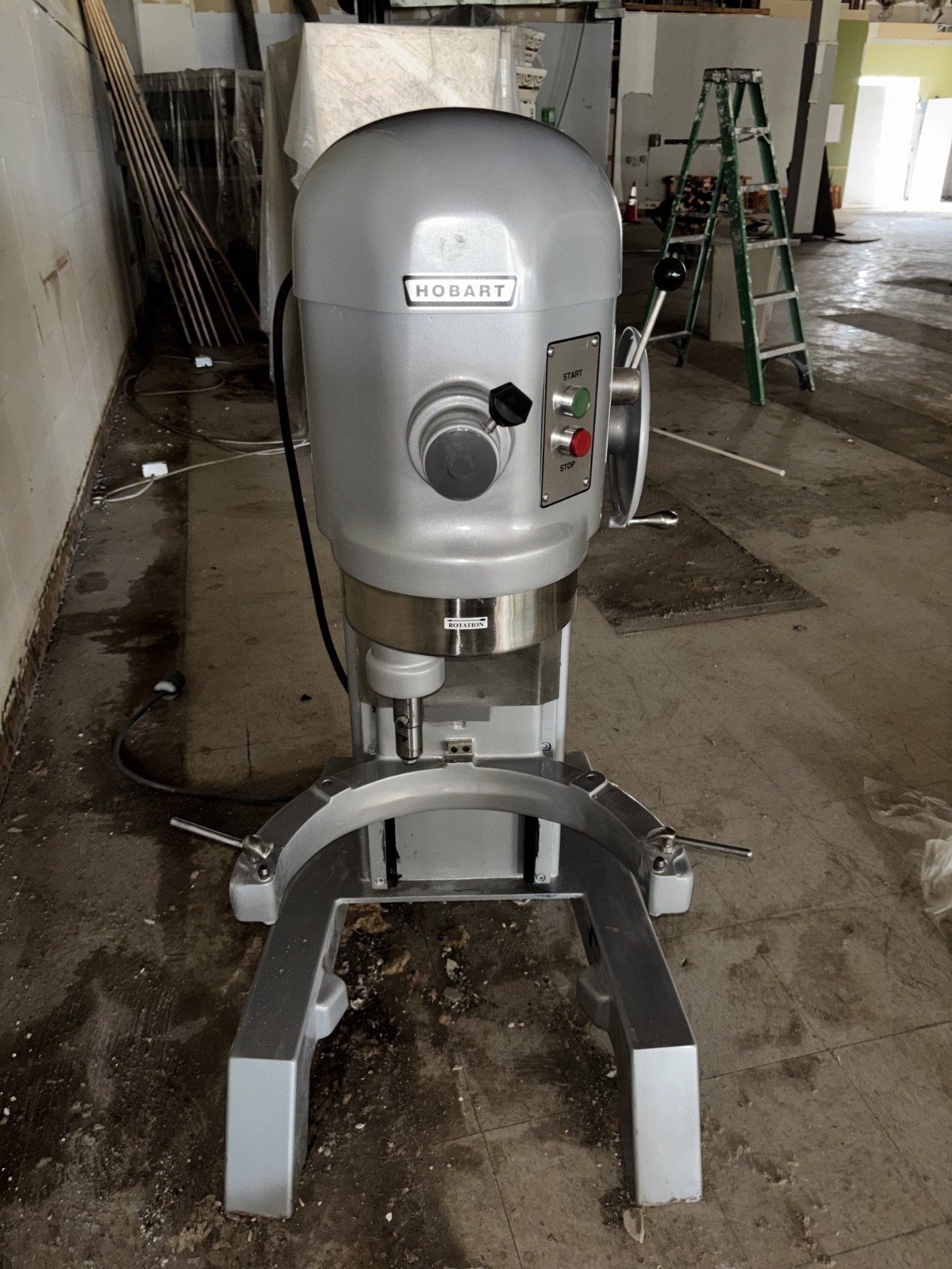 REFURBISHED 60 Quart Hobart H600 Mixer 208V 3 Ph 1.5 HP WITH ATTACHMENTS AND ++