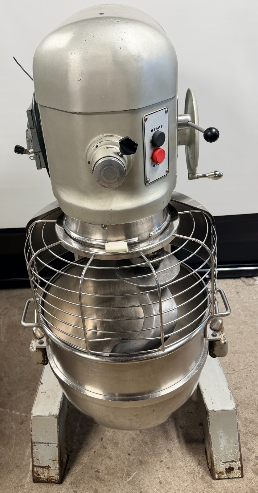 60 Quart Hobart H600 T Mixer Qt 230V 3 Ph 1 1/2 HP Stainless Steel NSF Bowl