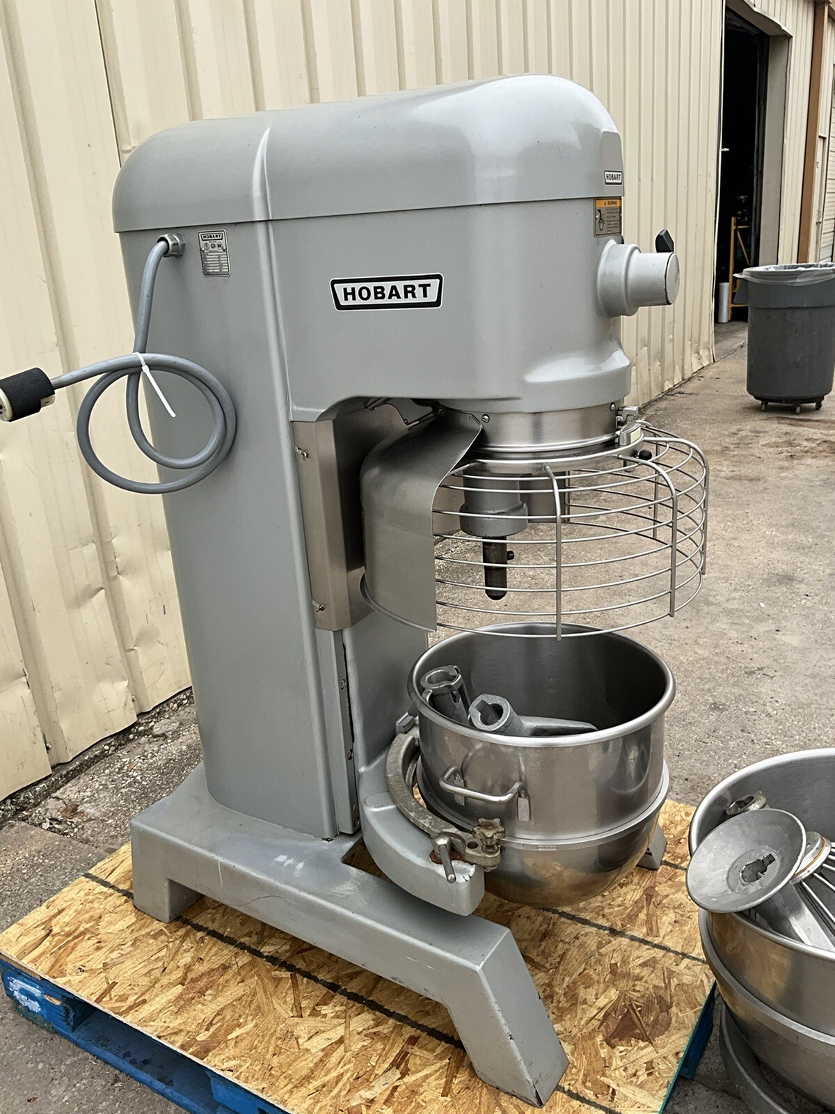 Hobart 60qt Dough mixer H600T Pizza Bakery bowl Guard with 30qt bowl set up