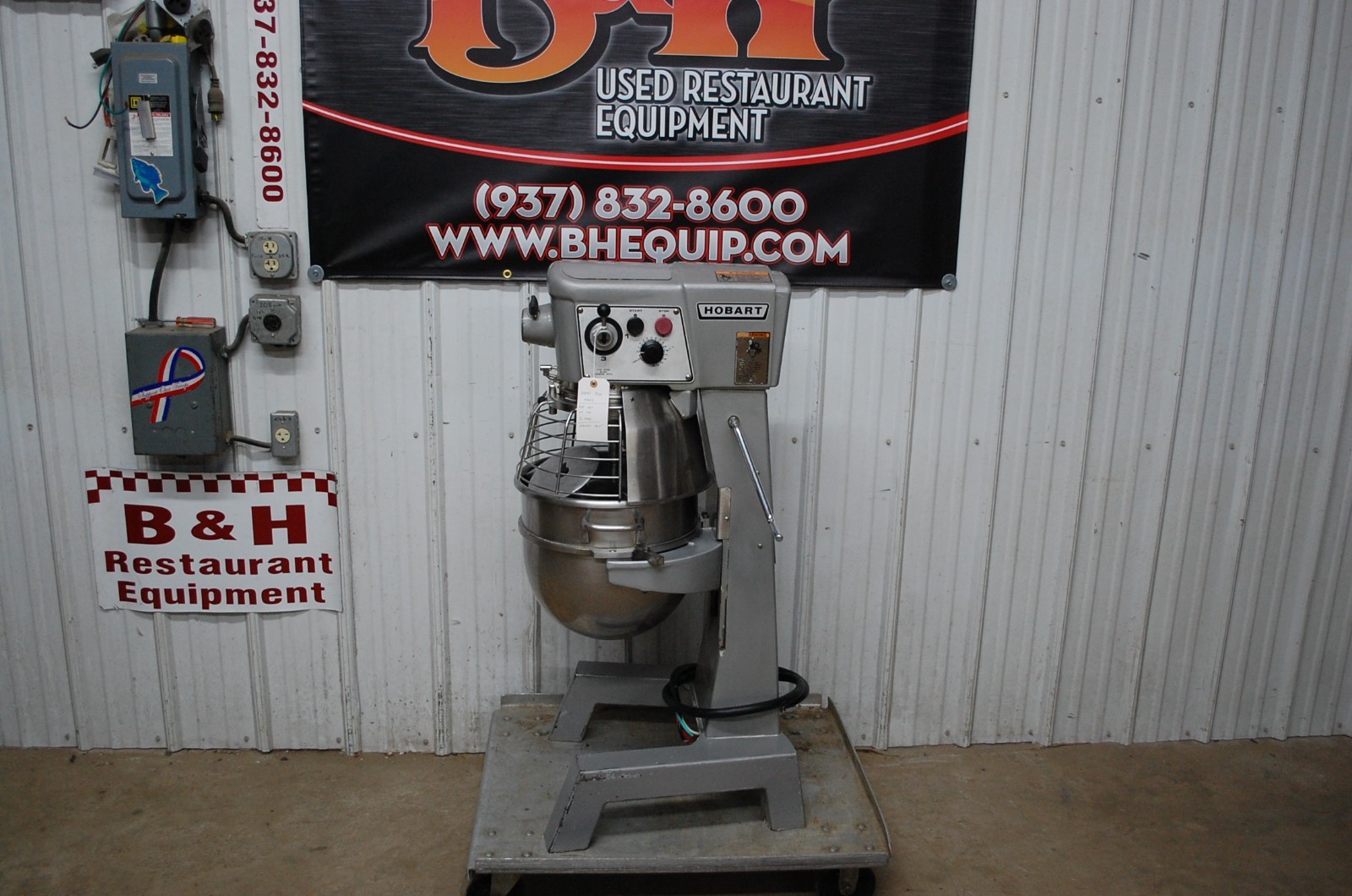 Hobart D300T 30 Qt Bakery Dough Mixer w/ Bowl Guard Flat Beater Hook