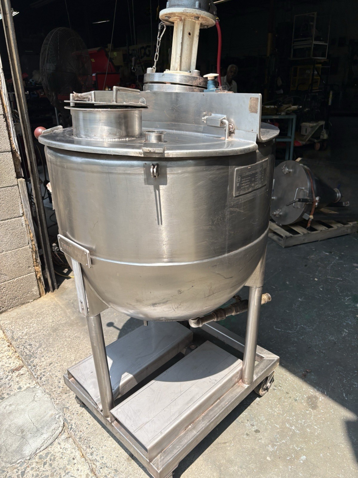 LEE 40 MDL 40D 40 Gallon Jacketed Air Powered Kettle Mixer.