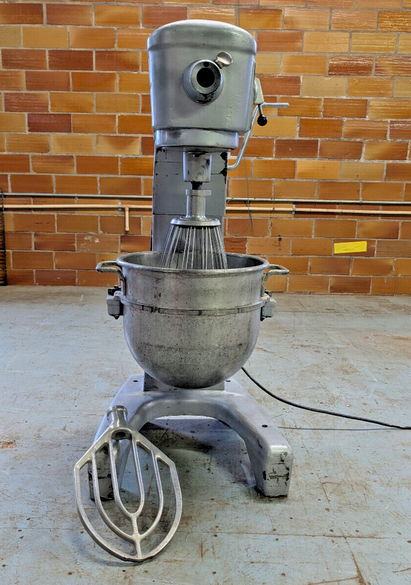 HOBART D300 Mixer w/ Bowl, Paddle & Whisk, Single Phase, 30 Qt, 3 Speeds