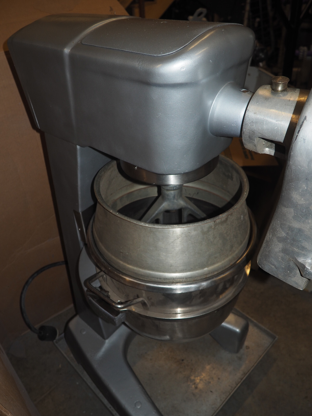 HOBART D300 30 Quart MIXER NICE 3 Bowls, Hook, Whip, Paddle, Pelican, Dolly